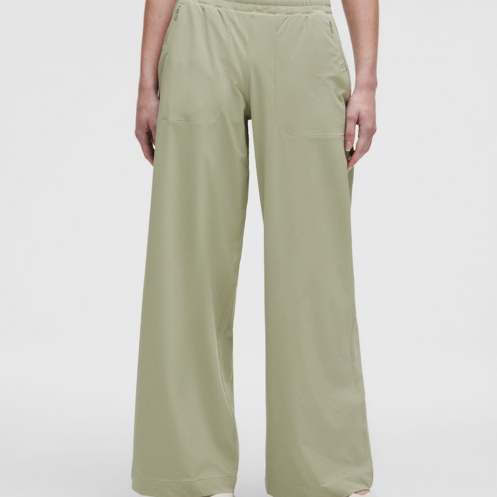 Lululemon Women's Swifty Wide Leg Pants in Fog Green
